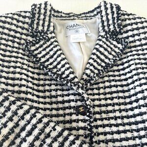 AUTHENTIC VINTAGE CHANEL TWEED JACKET